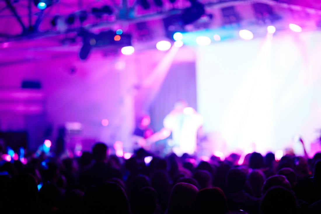 Blurred Stage Performance in Purple Light By Pressmaster